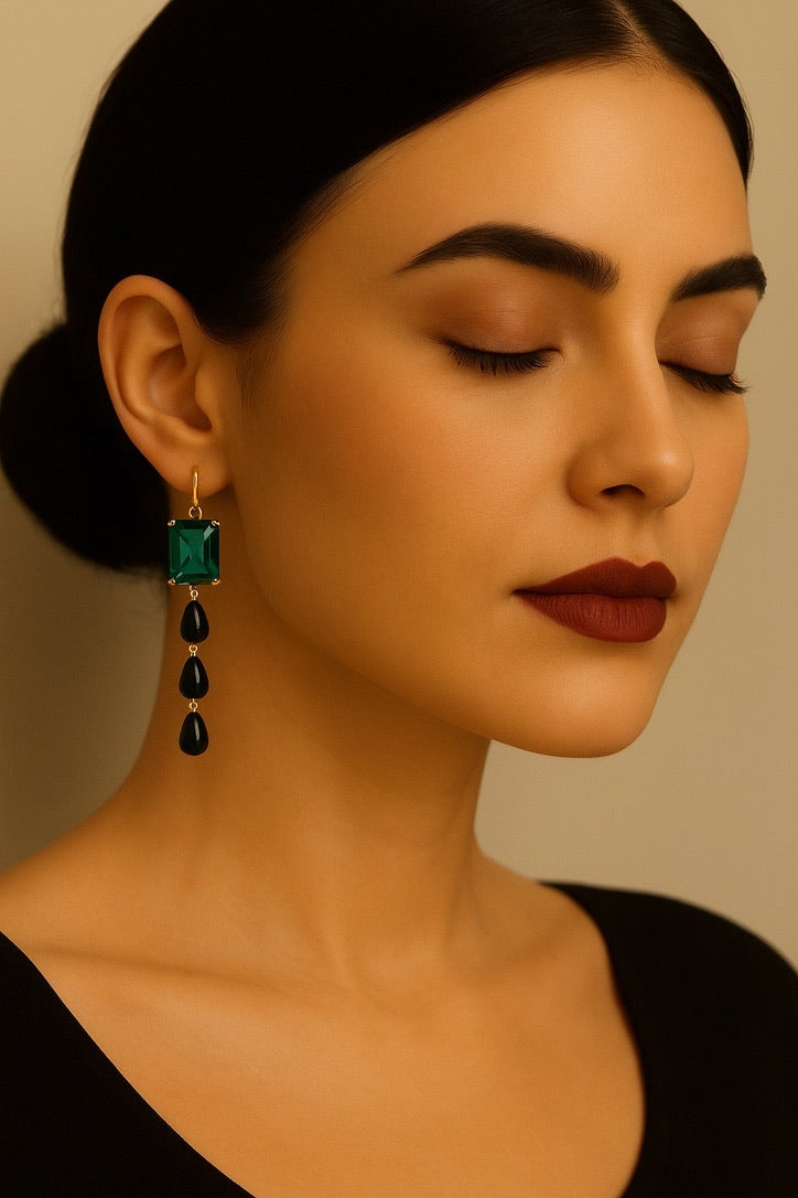 Orecchini pendenti verde profondo con onice nero