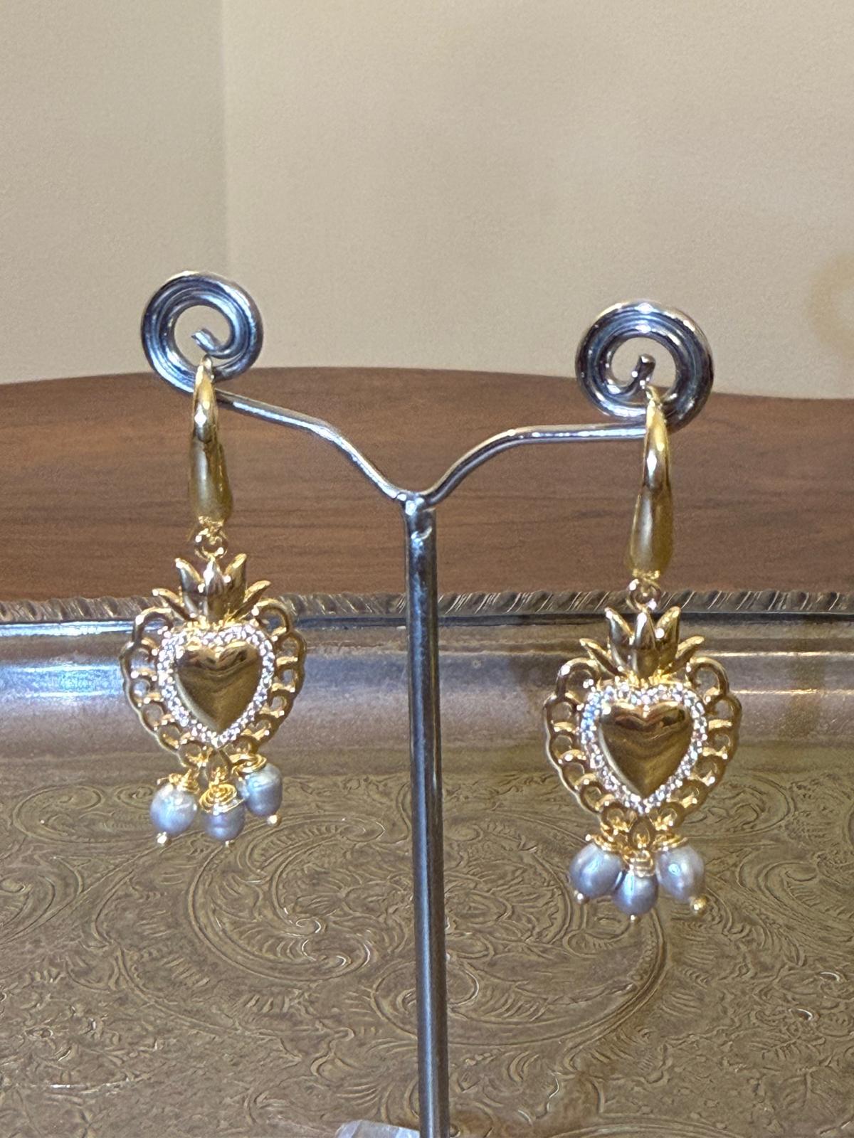 Orecchini Cuore Sacro con Perle d’Acqua Dolce