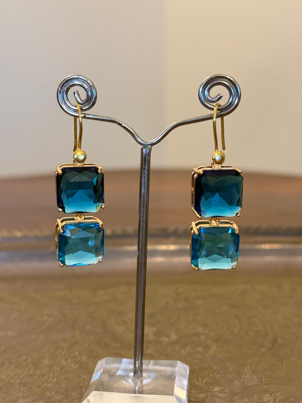 Orecchini pendenti con doppio cristallo azzurro