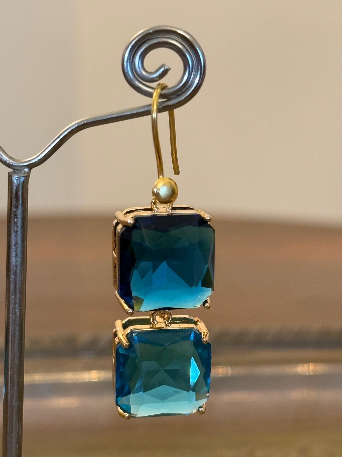 Orecchini pendenti con doppio cristallo azzurro