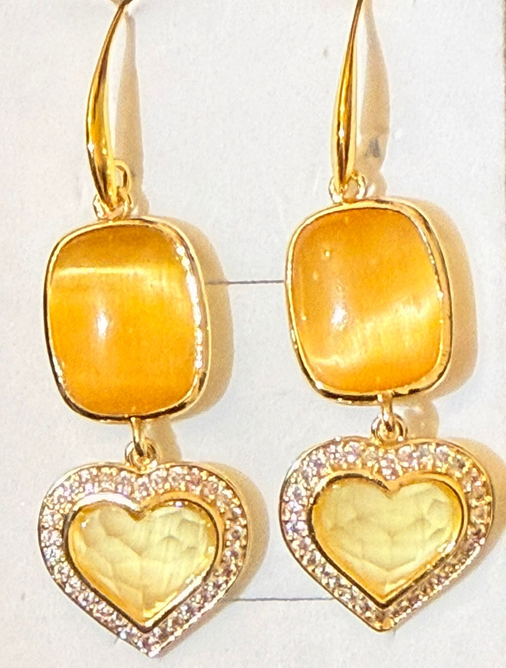 Orecchini pendenti dorati con cristallo ambra e cuore luminoso